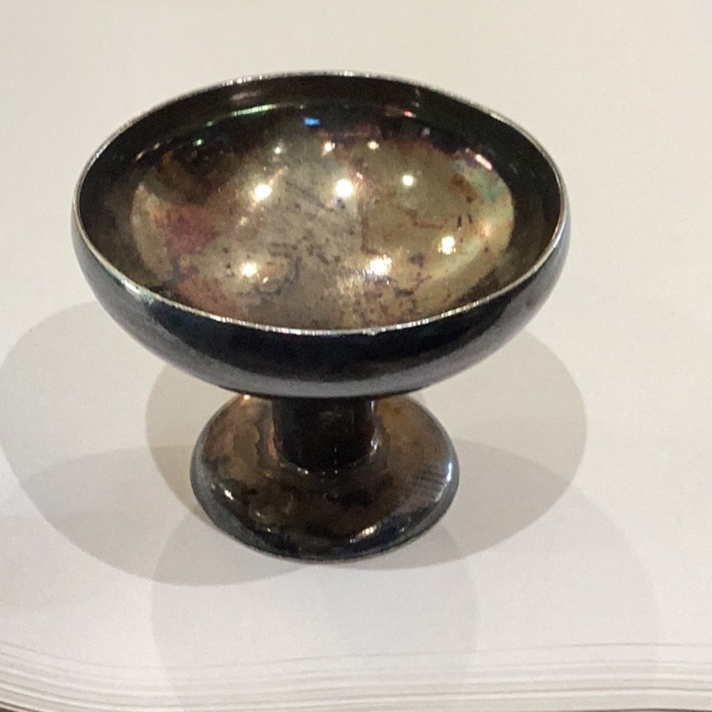 Elegant bowl/dish.